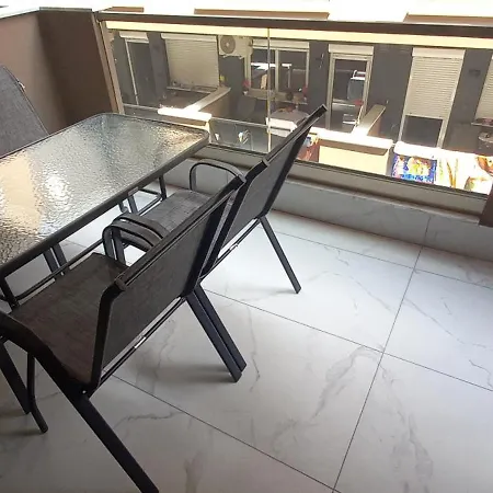 Lolas Apartman *
